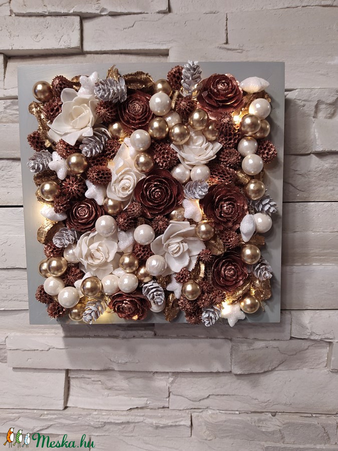 Karácsonyi led világításos 3D-s dekoráció, arany-bronz-fehér színvilágban, asztali vagy fali dísz. Mérete: 20x20 cm, mél - otthon & életmód - dekoráció - kép & falikép - Meska.hu