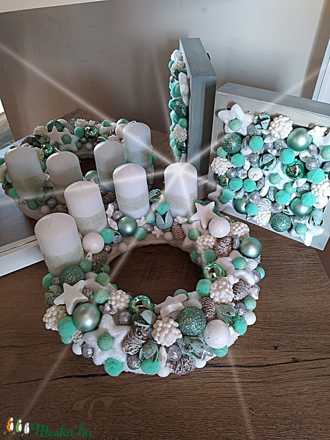 Adventi koszorú és ledvilágításos fali dekoráció menta-fehér színvilágban - karácsony - Meska.hu
