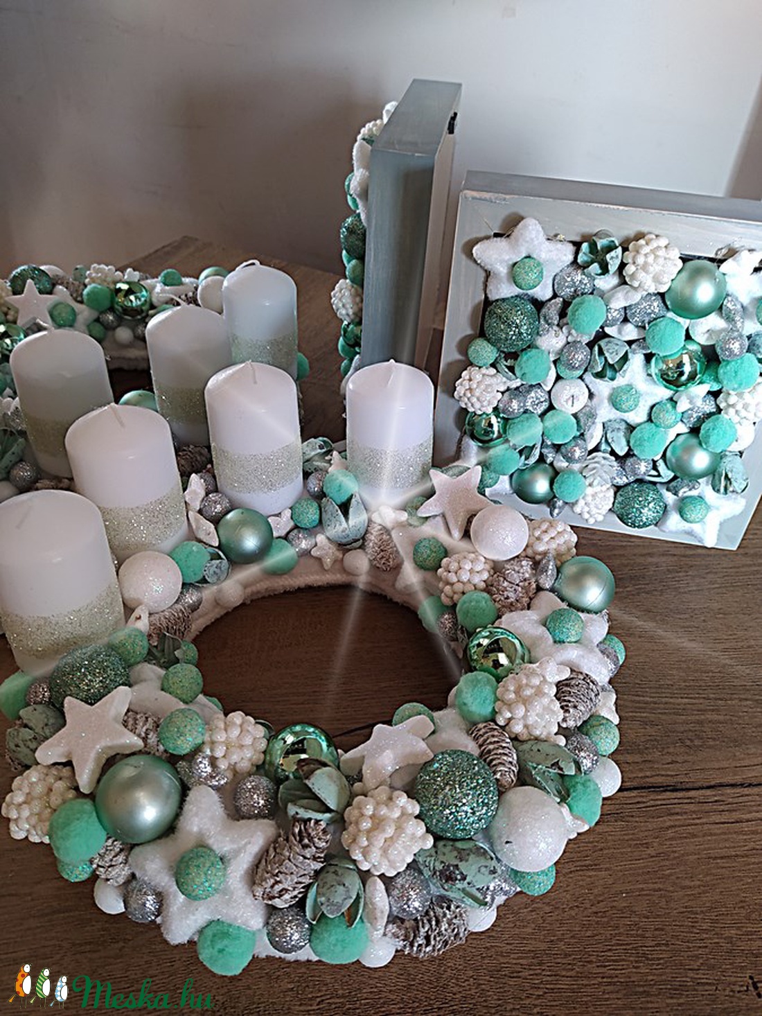 Adventi koszorú és ledvilágításos fali dekoráció menta-fehér színvilágban - karácsony - Meska.hu