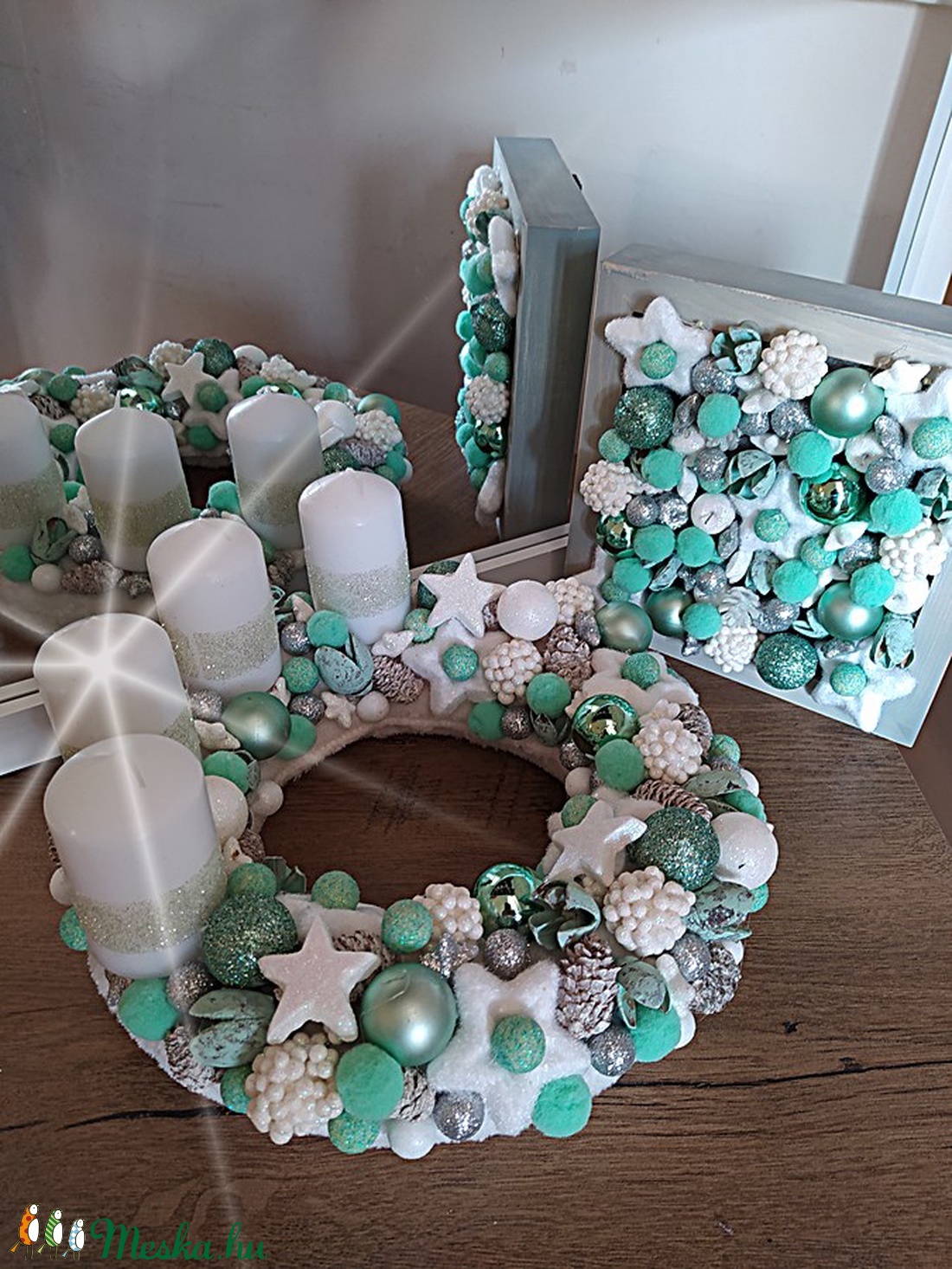 Adventi koszorú és ledvilágításos fali dekoráció menta-fehér színvilágban - karácsony - Meska.hu