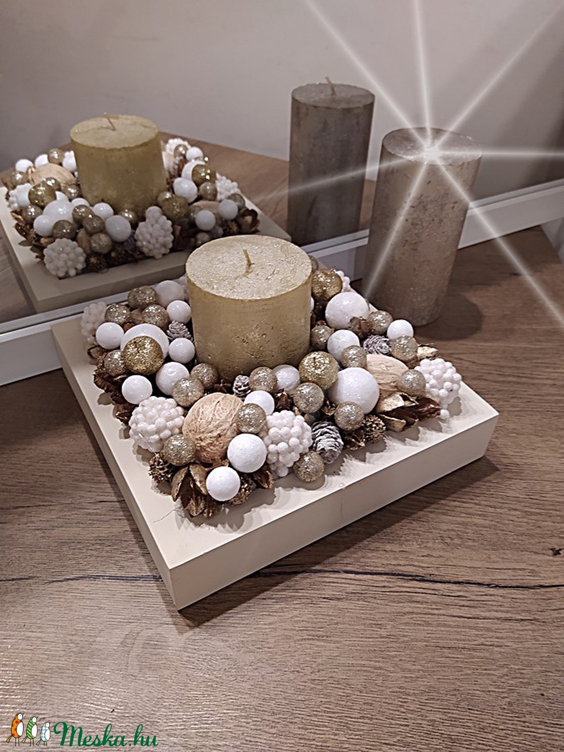 Karácsonyi asztali dekoráció gyertyával, arany-fehér színben   - karácsony - karácsonyi lakásdekoráció - Meska.hu