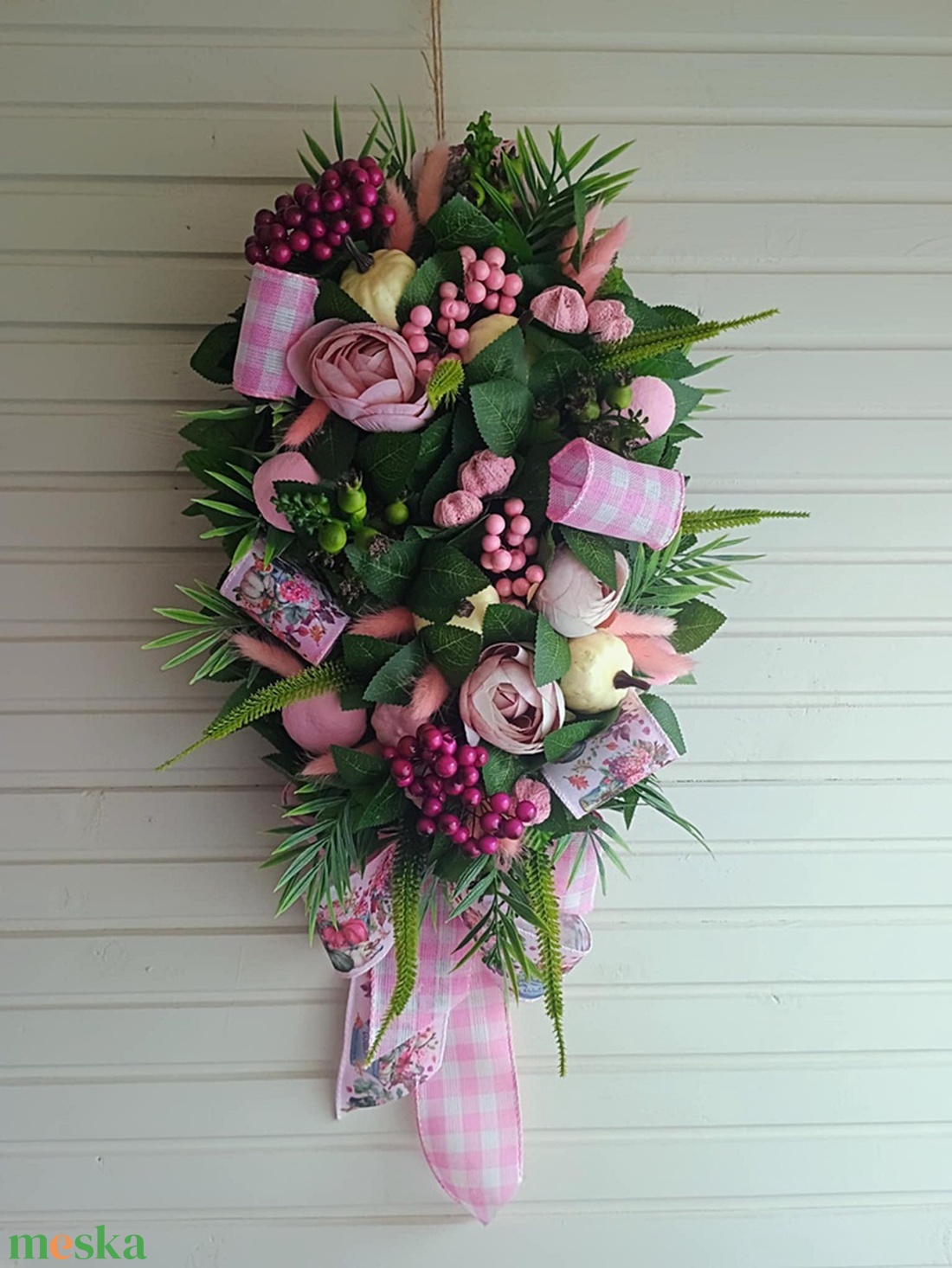 Romantikus rózsaszínes ajtódísz kézzel készítve  hosszúkás formában, 60 cm hosszú-30 cm széles - otthon & életmód - dekoráció - ajtó- és ablak dekoráció - ajtódísz & kopogtató - Meska.hu
