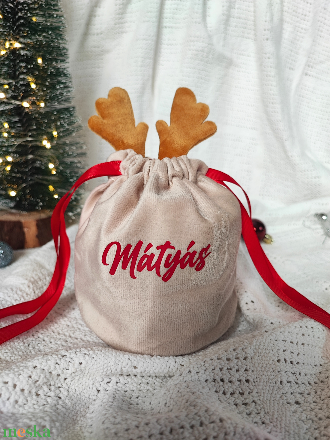 Személyre szabható karácsonyi bársony Mikulás ajándékzsák rénszarvas aganccsal  egyedi névvel - karácsony - mikulás - mikulás zsák - Meska.hu