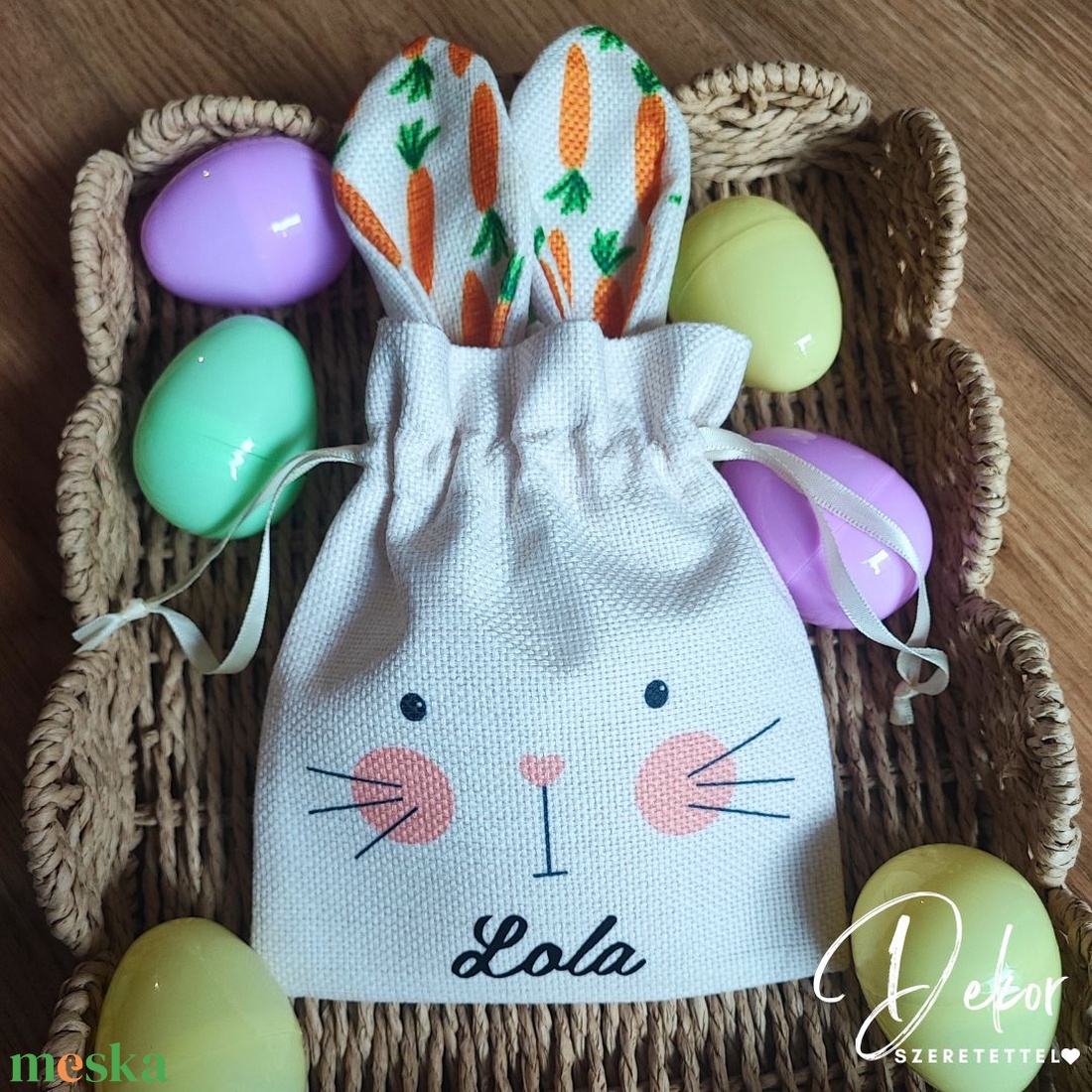 Húsvéti névreszóló zsákocska répás nyuszifüllel � kedves ajándékcsomagolás tojásokhoz és apró meglepetésekhez - ünnepi díszek, dekorációk - húsvéti díszek és dekorációk - húsvéti ajándékátadó - Meska.hu