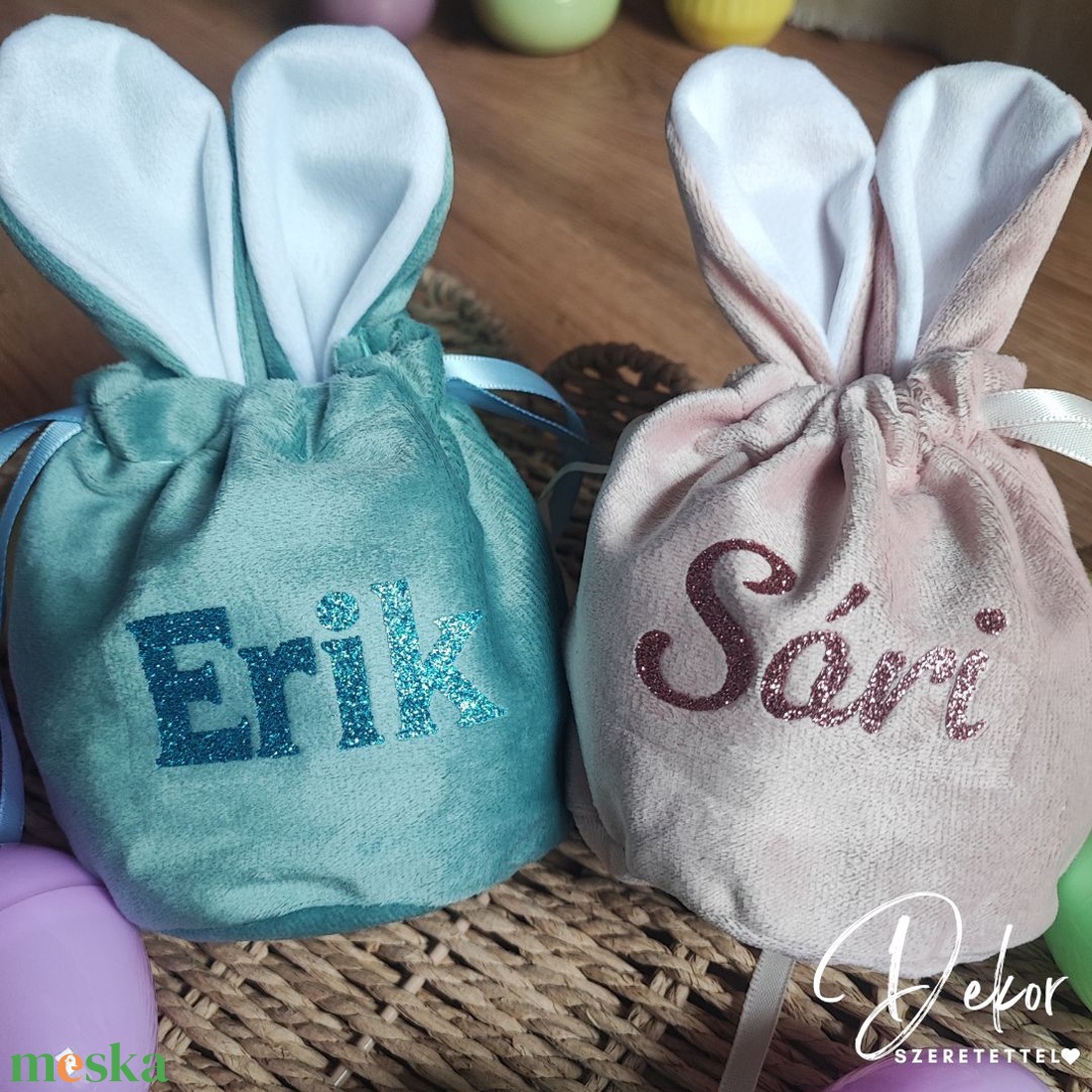 Húsvéti névreszóló zsákocska puha plüss anyagból� kedves ajándékcsomagolás tojásokhoz és apró meglepetésekhez - ünnepi díszek, dekorációk - húsvéti díszek és dekorációk - húsvéti ajándékátadó - Meska.hu