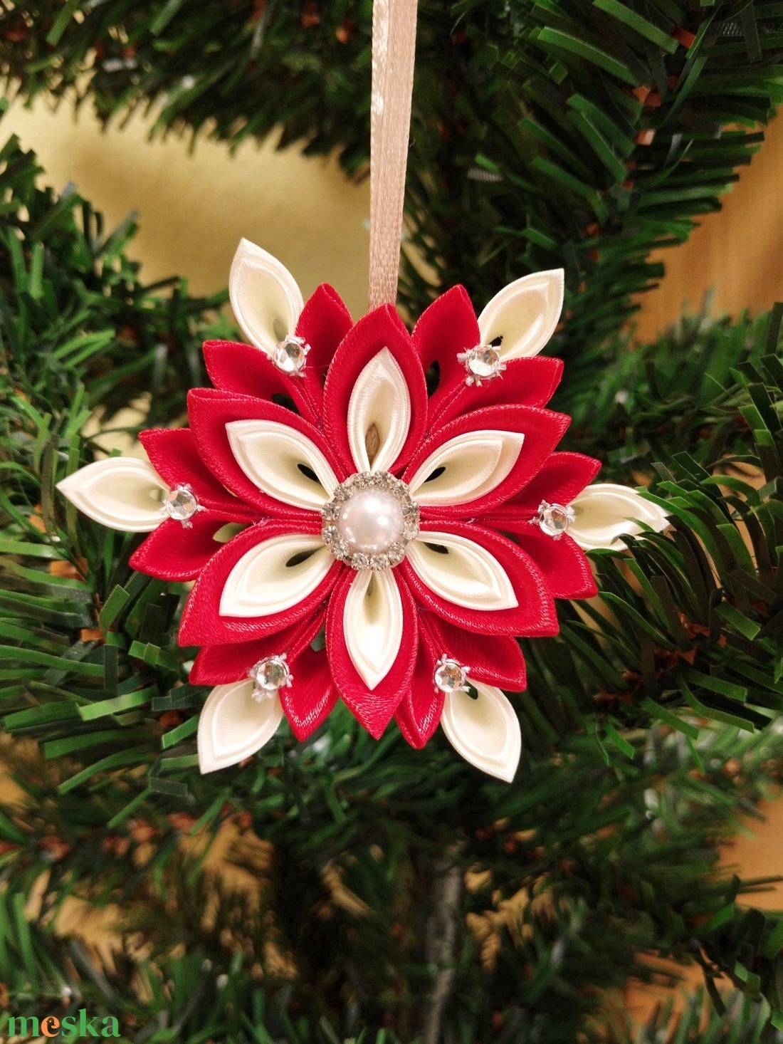 Szatén szalag hópehely arany  - karácsony - karácsonyi lakásdekoráció - karácsonyfadíszek - Meska.hu