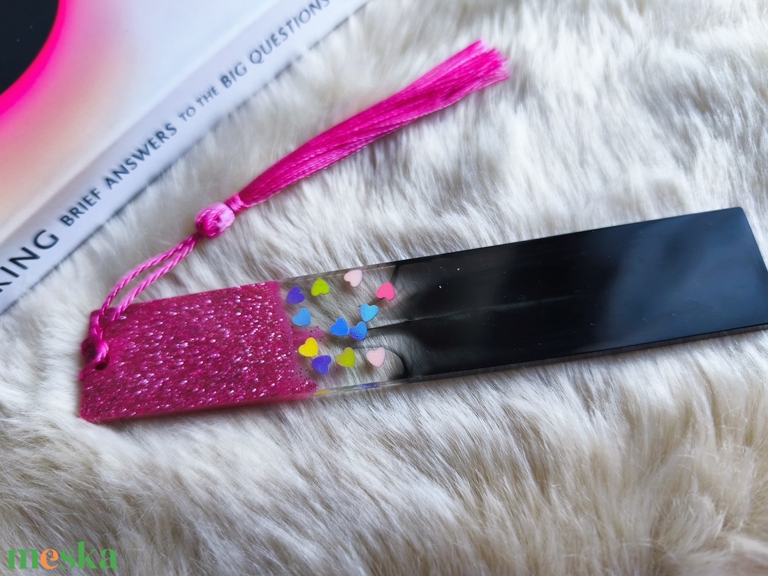 Epoxy könyvjelző, vidám szívecskékkel - otthon & életmód - dekoráció - dísztárgy - Meska.hu