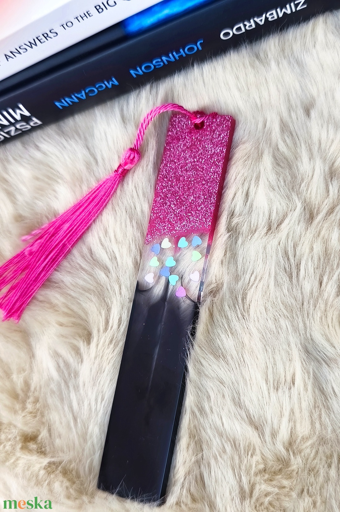 Epoxy könyvjelző, vidám szívecskékkel - otthon & életmód - dekoráció - dísztárgy - Meska.hu