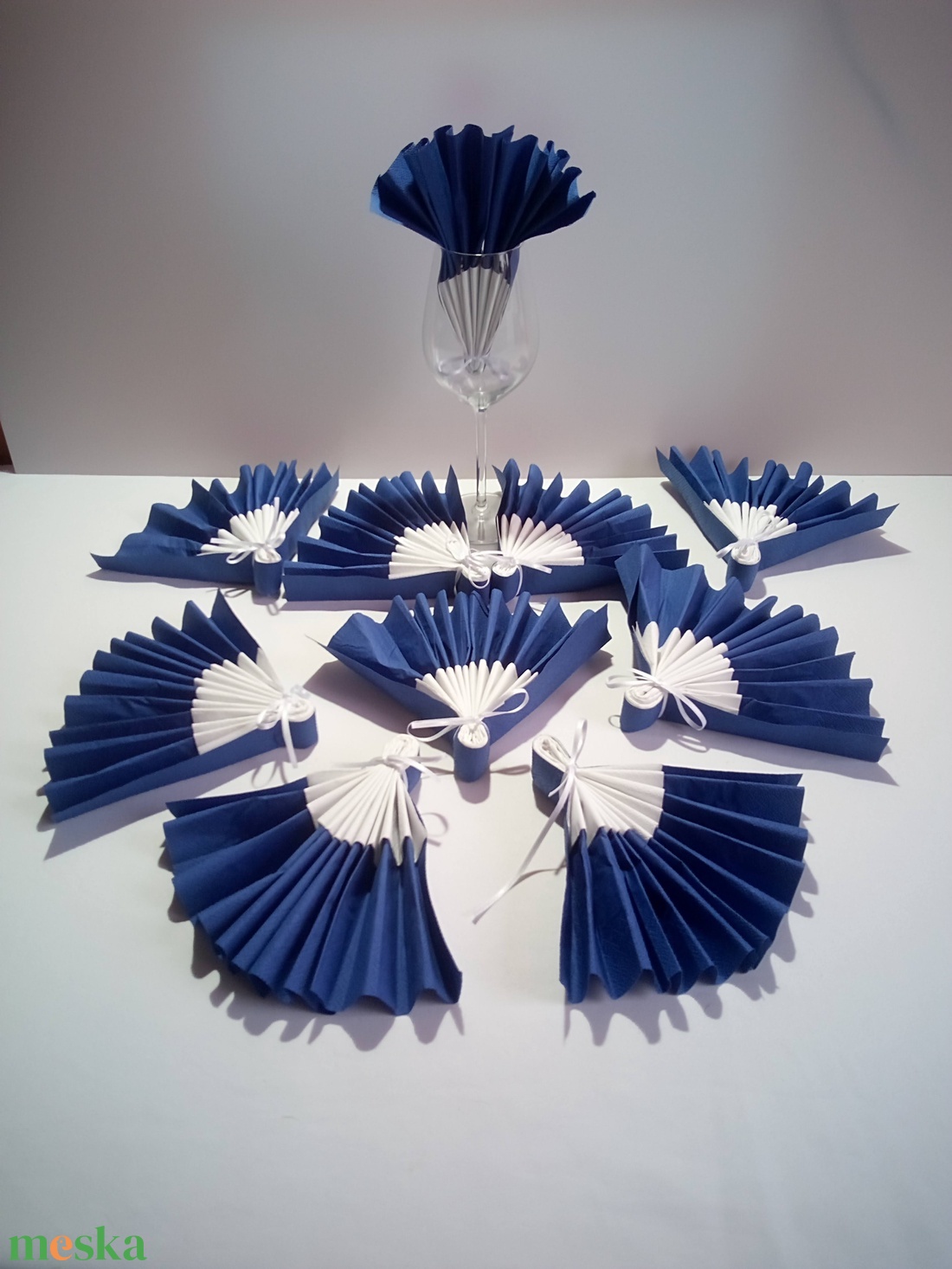 Kétszínű legyezó Airlaid Linclass típusú handmade szalvéta dekoráció szilveszter 1 db - otthon & életmód - konyhafelszerelés, tálalás - konyhai textil - szalvéta - Meska.hu Kétszínű legyezó Airlaid Linclass típusú handmade szalvéta dekoráció szilveszter 1 db - otthon & életmód - konyhafelszerelés, tálalás - konyhai textil - szalvéta - Meska.hu