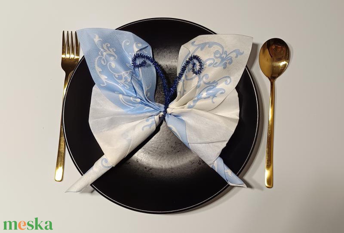 Pillangó mintás (Airlaid hajtogatott szalvéták) - kellékek & szerszámok - papír - szalvéta - Meska.hu