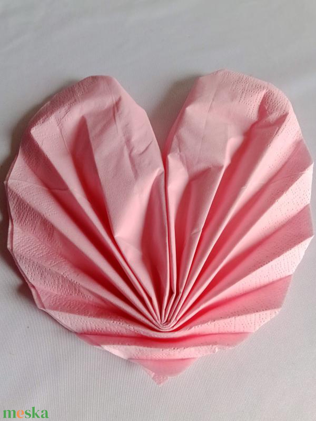 Szív tissue hajtogatott szalvéta 1db (Tissue hajtogatott szalvéták) - kellékek & szerszámok - papír - szalvéta - Meska.hu