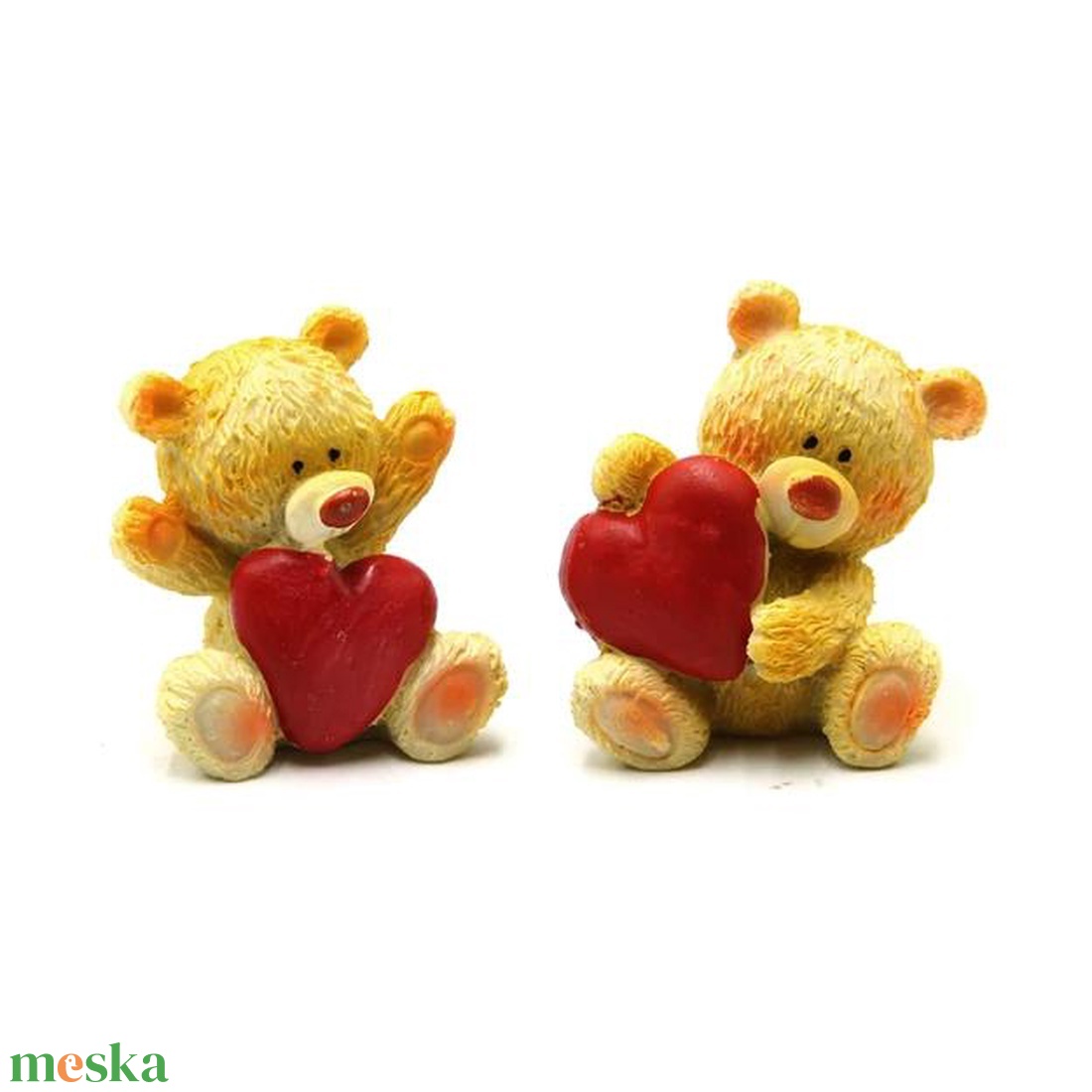 Maci szívvel ülő 4,5cm x 3,5cm kétféle választható (Figurák) - otthon & életmód - dekoráció - dísztárgy - Meska.hu