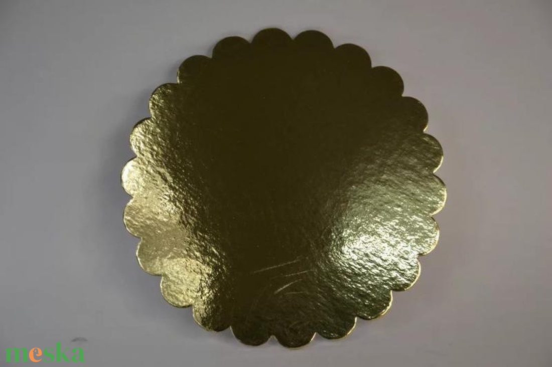 Tortapapír karton tálca fodros szélű 20cm 1db arany színű - otthon & életmód - papír, írószer - ajándékozás kellékei - papírtorta - Meska.hu