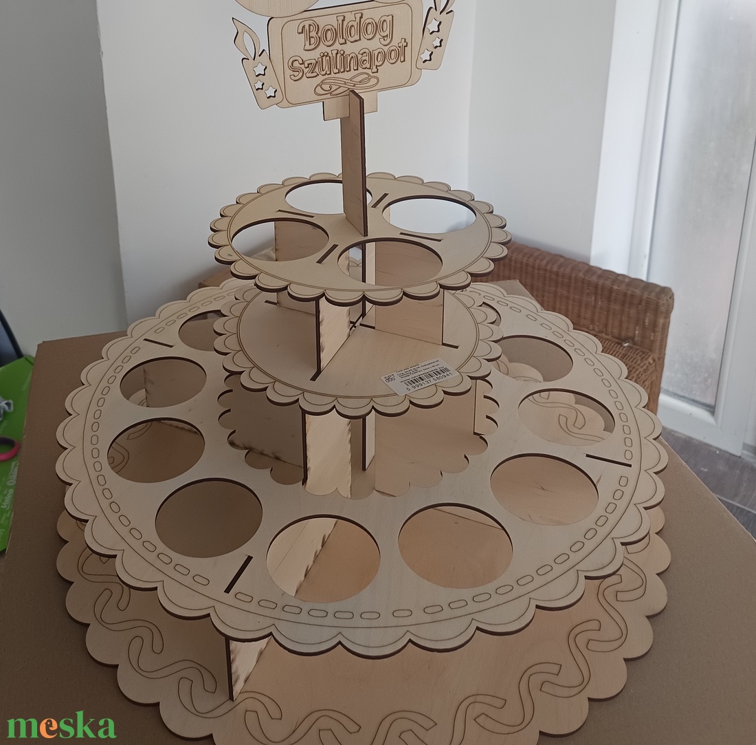 Sör Torta Fából Szülinapra - Boldog Szülinapot feliratú topperrel - Születésnapi ajándék sörimádóknak  - otthon & életmód - konyhafelszerelés, tálalás - italos kellékek - sörtartó - Meska.hu