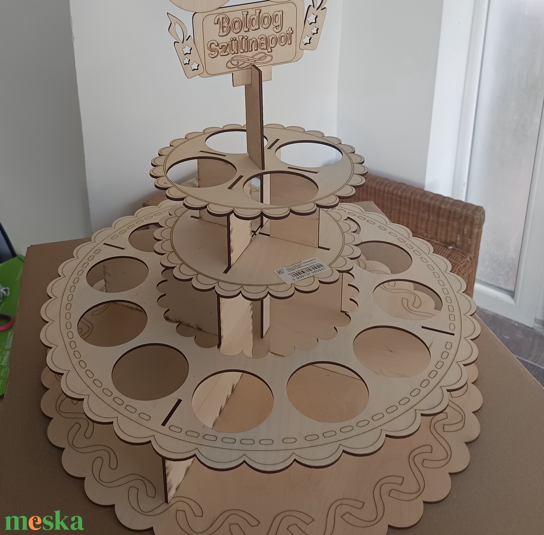 Sör Torta Fából Szülinapra - 70 Boldog Szülinapot feliratú topperrel - otthon & életmód - konyhafelszerelés, tálalás - italos kellékek - sörtartó - Meska.hu