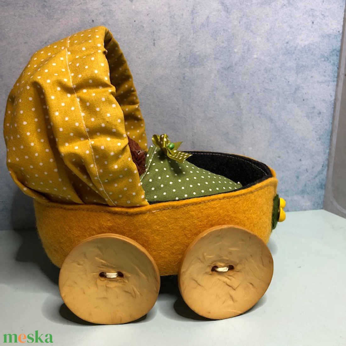 Kis mackó-filc babakocsiban - játék & sport - plüssállat & játékfigura - maci - Meska.hu Kis mackó-filc babakocsiban - játék & sport - plüssállat & játékfigura - maci - Meska.hu