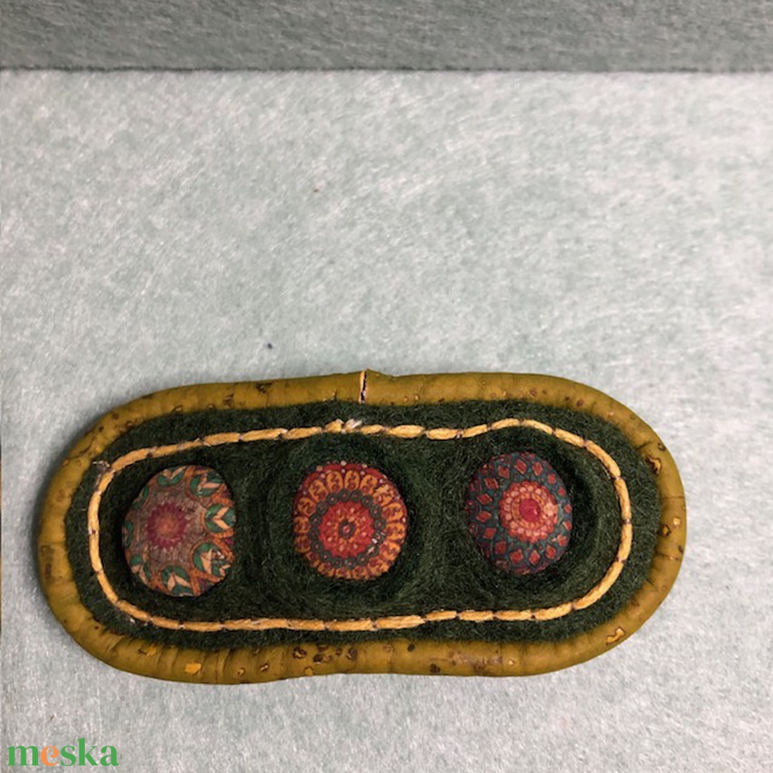 Mandala mintás, filc-parafa hajcsat - ruha & divat - hajdísz & hajcsat - hajdísz - Meska.hu Mandala mintás, filc-parafa hajcsat - ruha & divat - hajdísz & hajcsat - hajdísz - Meska.hu