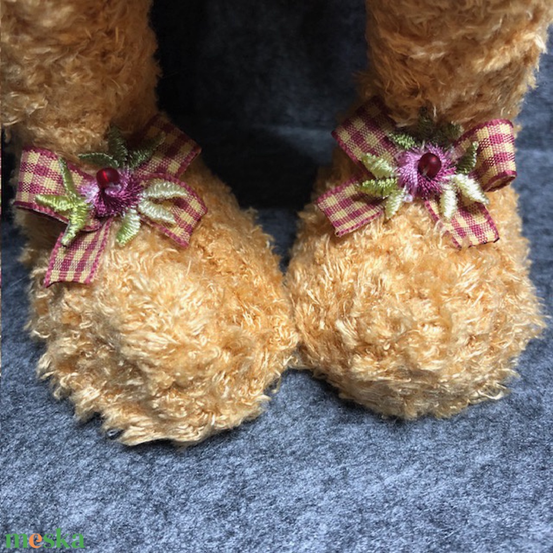 Talpasföldi   Emőke- keménytalpú mackólány - játék & sport - plüssállat & játékfigura - maci - Meska.hu