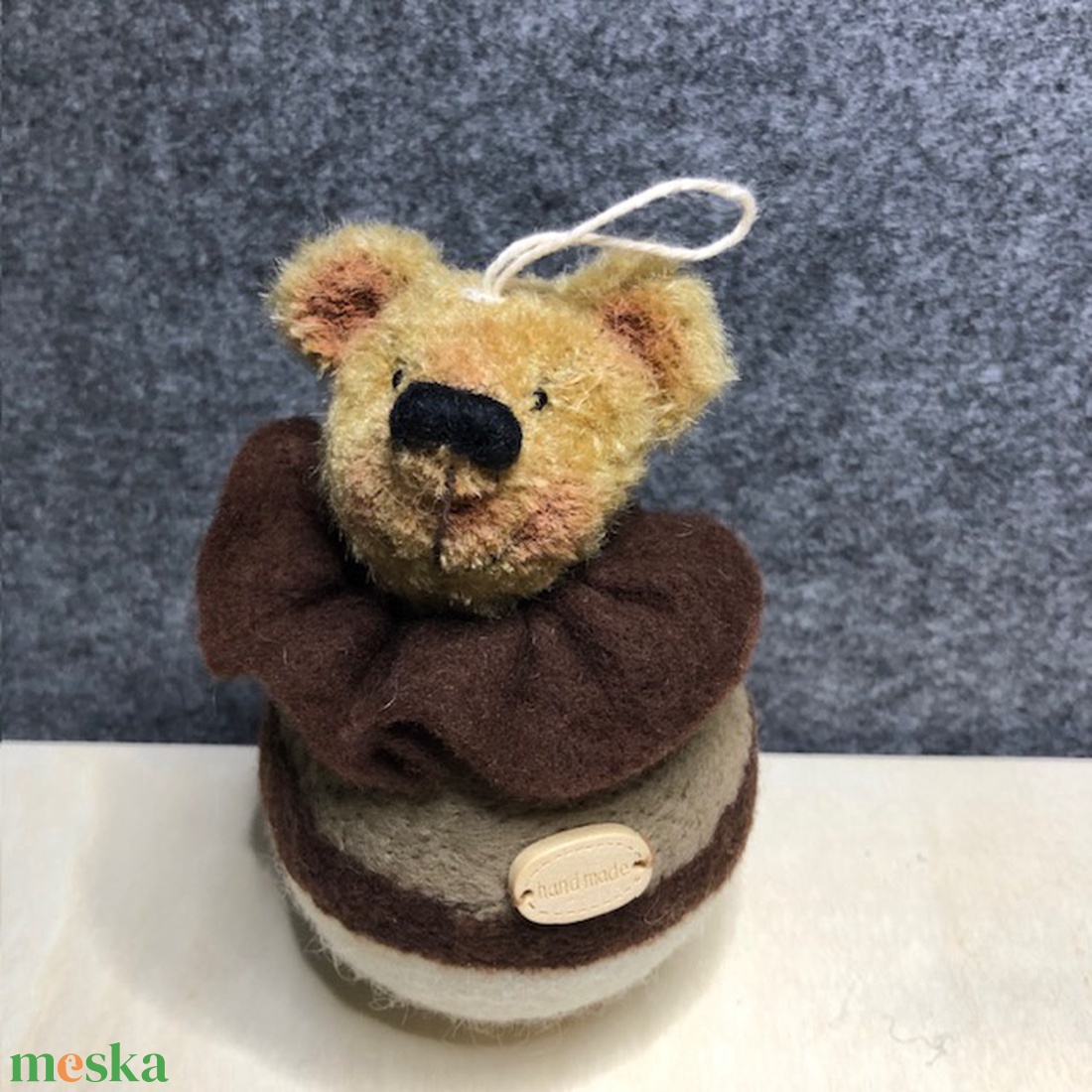 Színes gyapjú gombóc mackók - karácsony - karácsonyi lakásdekoráció - karácsonyfadíszek - Meska.hu