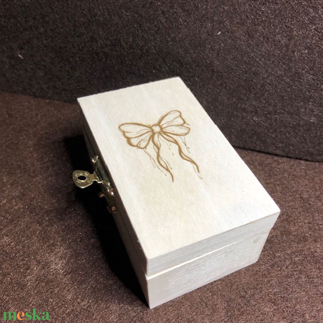 Csipke ruhás fababa-gravírozott díszdobozban - művészet - más művészeti ág - Meska.hu