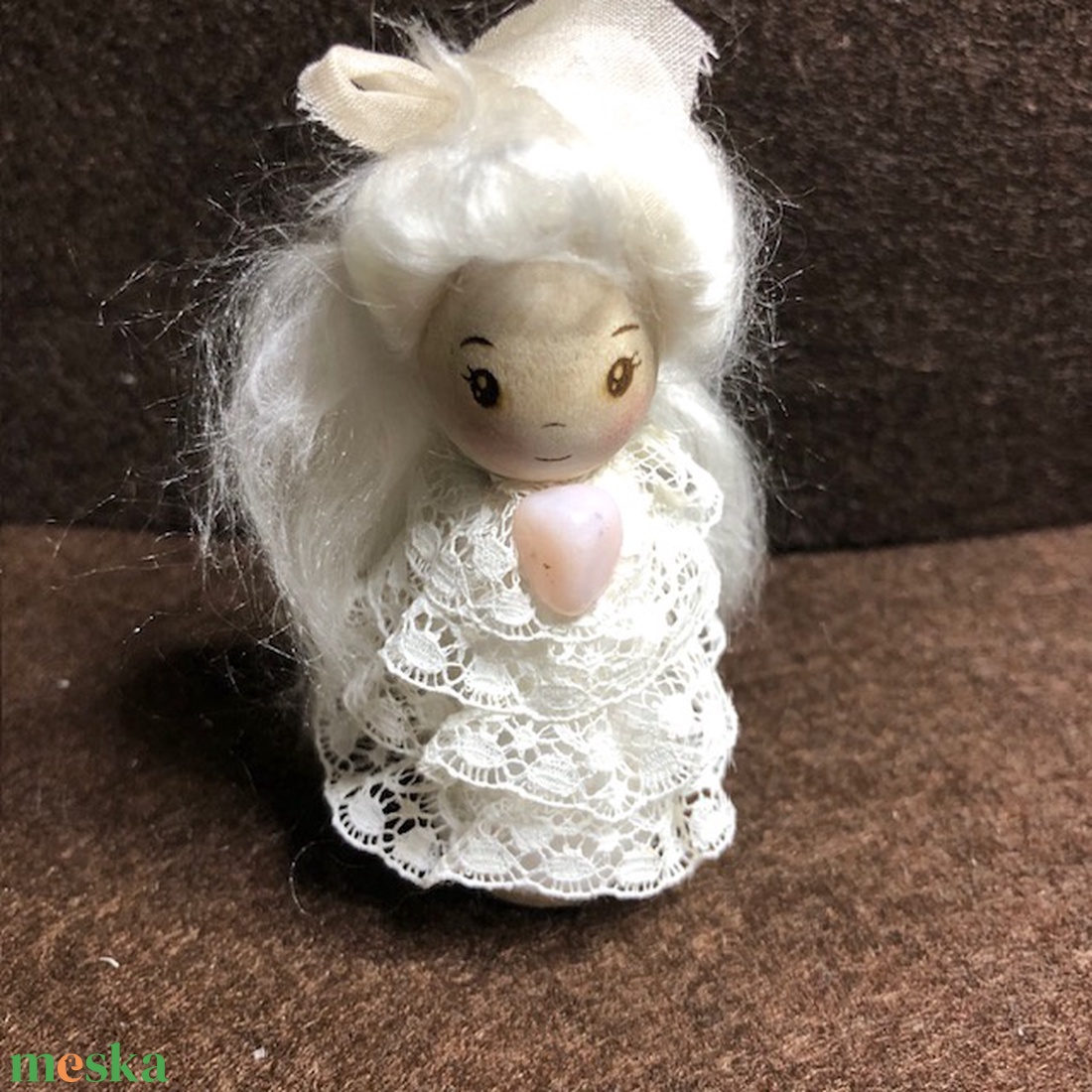 Csipke ruhás fababa-gravírozott díszdobozban - művészet - más művészeti ág - Meska.hu