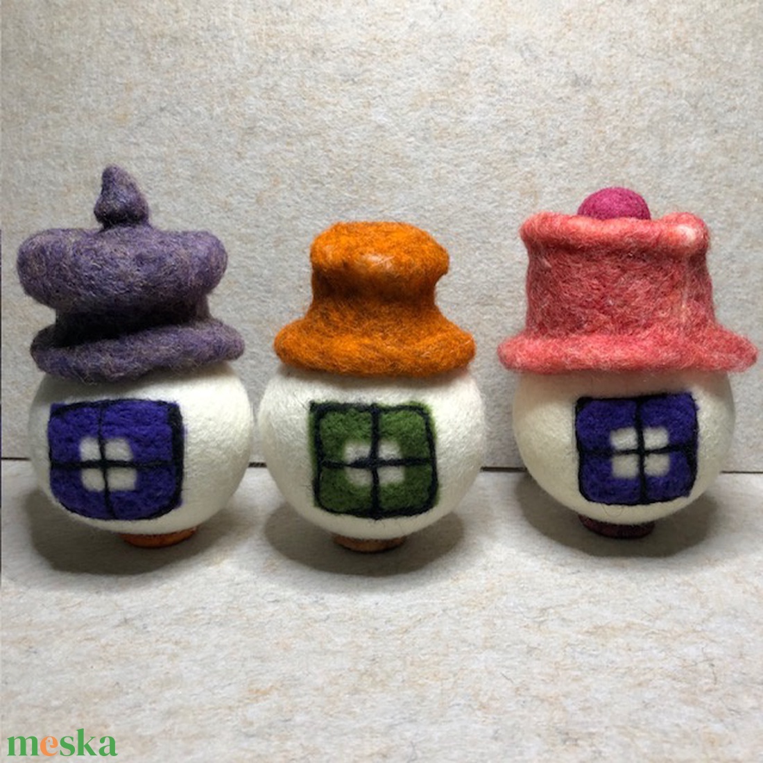 Gyapjú  manóházikó - művészet - más művészeti ág - Meska.hu