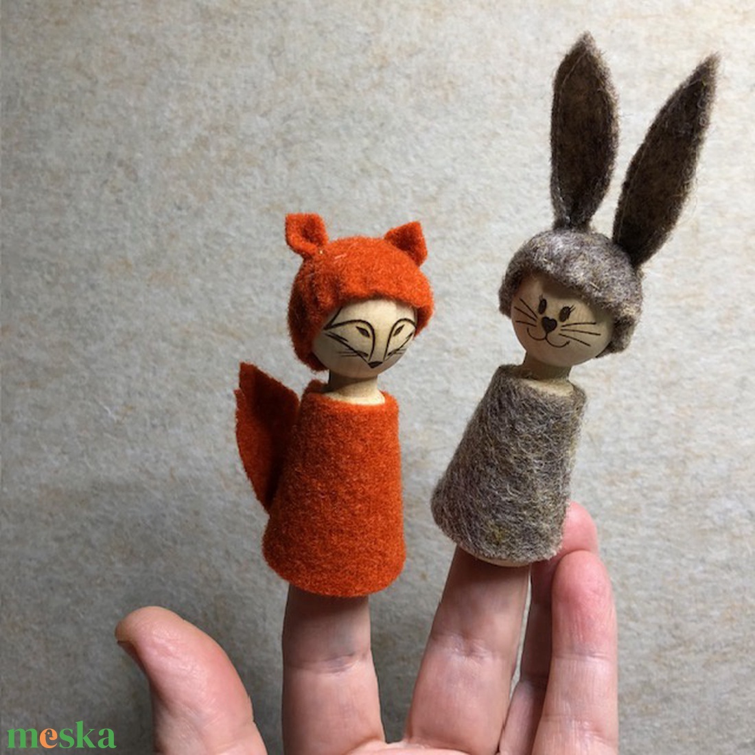 Filcbe öltöztetett fa ujjbáb állatok- gravírozott arcokkal - játék & sport - bábok - ujjbáb - Meska.hu
