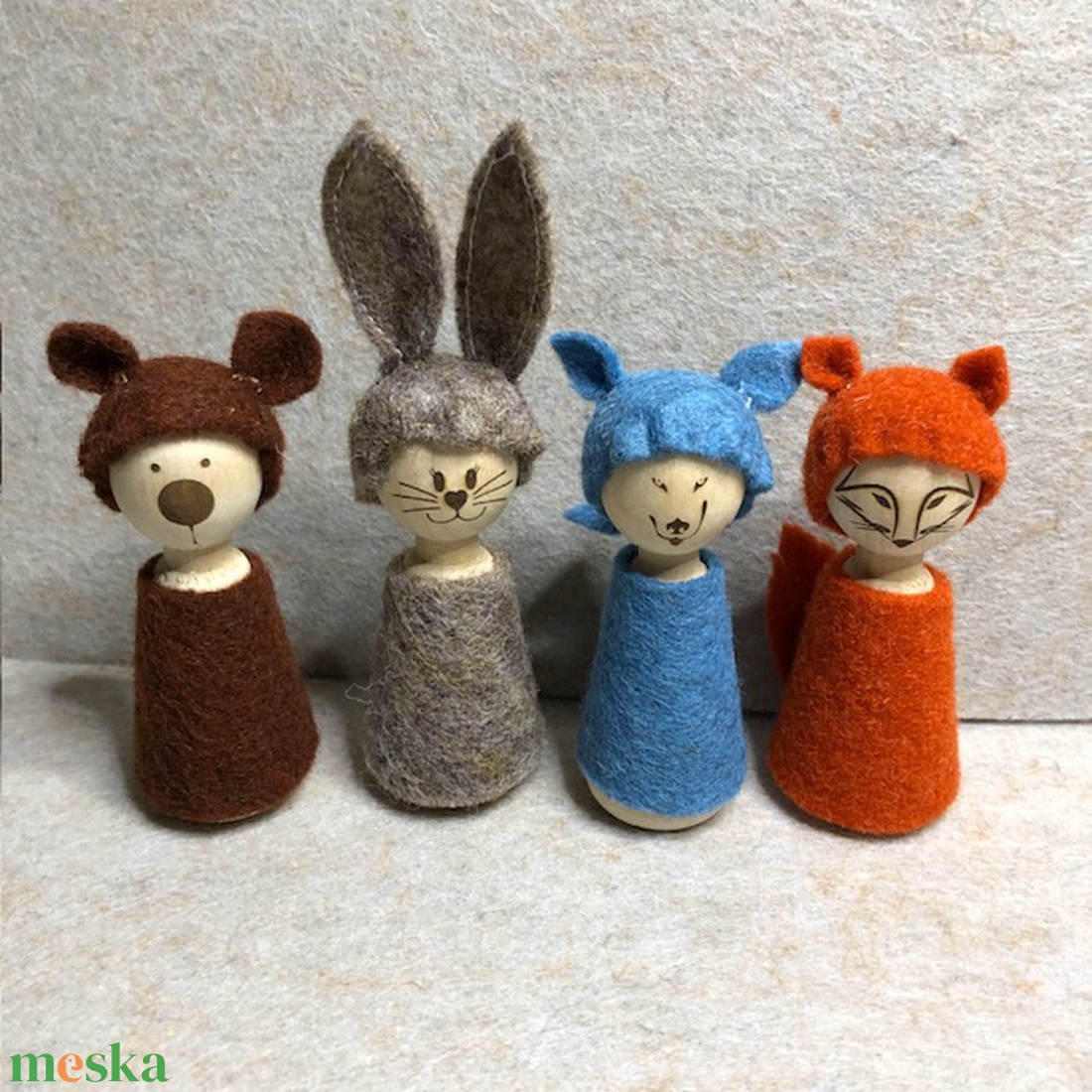 Filcbe öltöztetett fa ujjbáb állatok- gravírozott arcokkal - játék & sport - bábok - ujjbáb - Meska.hu