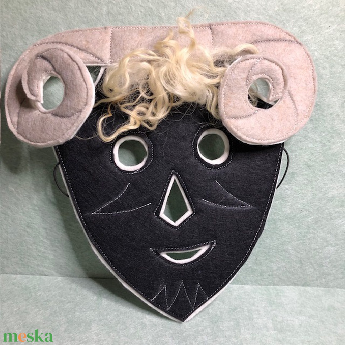 Busó ihletésű filc maszk-fekete - ruha & divat - jelmez & álarc - álarc - Meska.hu
