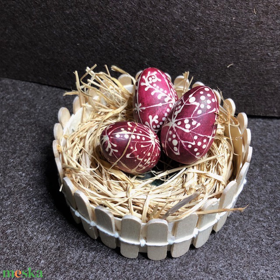 Természetes húsvéti asztaldísz, viasszal írt fatojásokkal - ünnepi díszek, dekorációk - húsvéti díszek és dekorációk - húsvéti tojás, hímestojás - Meska.hu