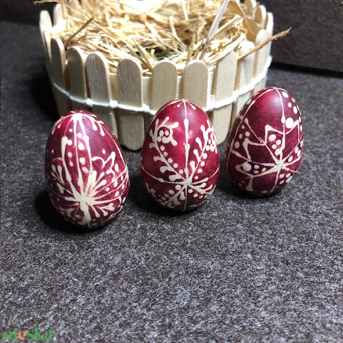 Természetes húsvéti asztaldísz, viasszal írt fatojásokkal - ünnepi díszek, dekorációk - húsvéti díszek és dekorációk - húsvéti tojás, hímestojás - Meska.hu
