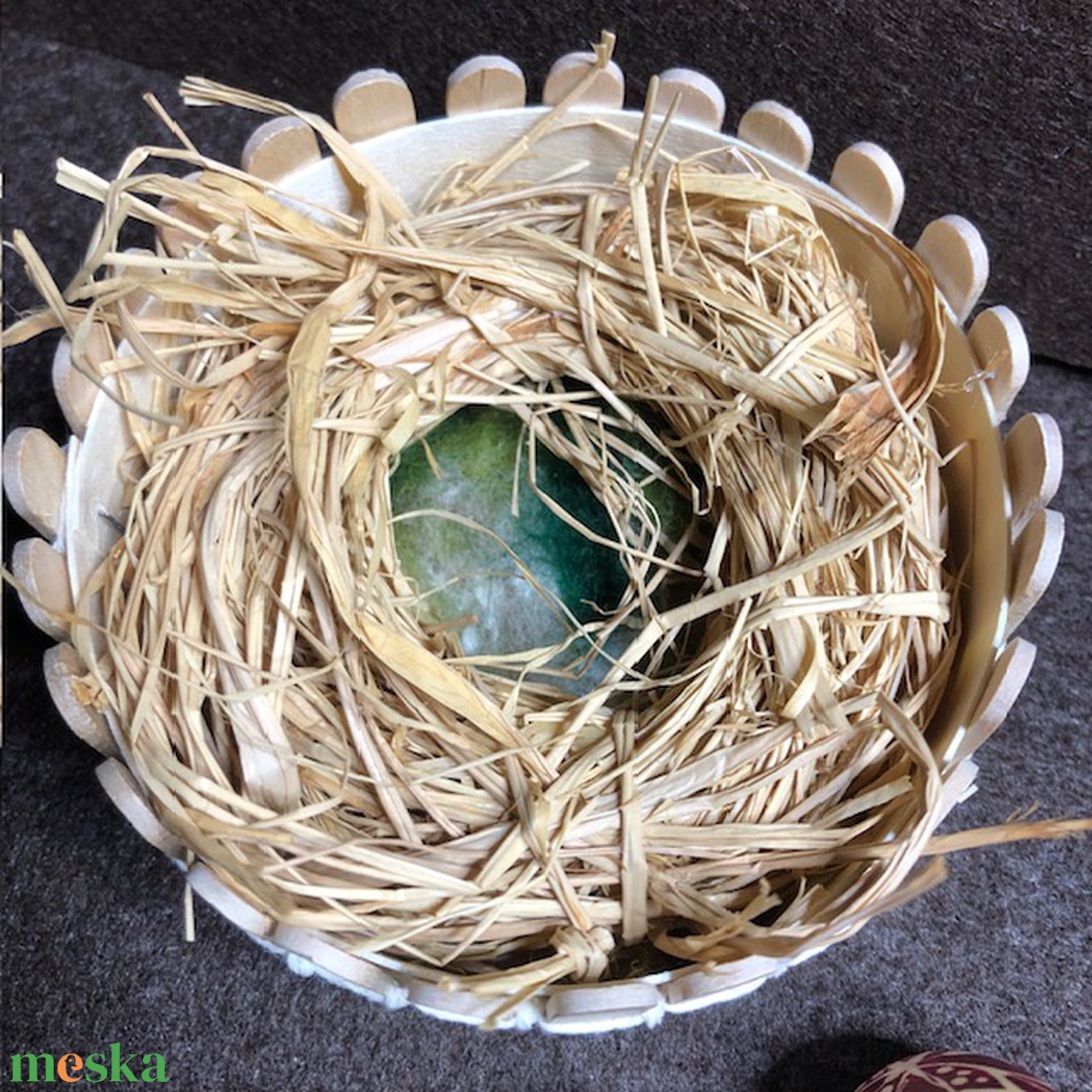 Természetes húsvéti asztaldísz, viasszal írt fatojásokkal - ünnepi díszek, dekorációk - húsvéti díszek és dekorációk - húsvéti tojás, hímestojás - Meska.hu