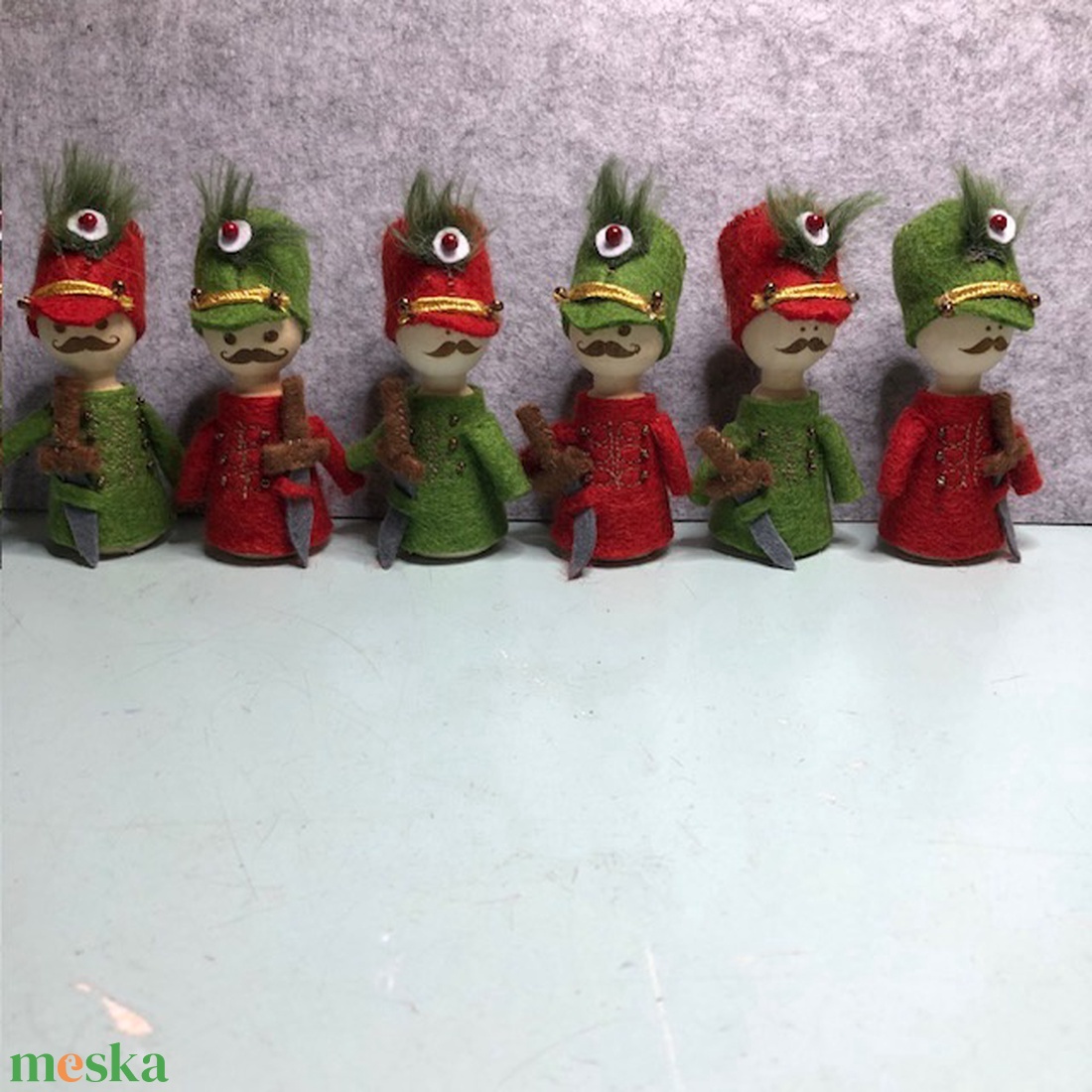 Magyar huszár- filcruhás fababa ujjbáb - játék & sport - bábok - ujjbáb - Meska.hu