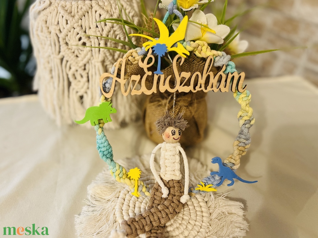 Makramé dinoszauruszos falidekor - otthon & életmód - dekoráció - fali és függő dekoráció - falra akasztható dekor - Meska.hu Makramé dinoszauruszos falidekor - otthon & életmód - dekoráció - fali és függő dekoráció - falra akasztható dekor - Meska.hu
