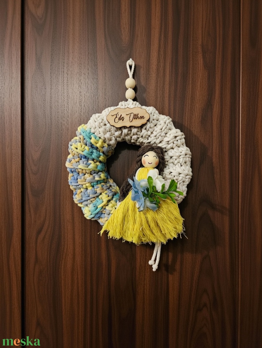 Tavaszi makramé baba ajtódekoráció virágcsokorral � kézzel készült üde tavaszi ajtódísz - otthon & életmód - dekoráció - fali és függő dekoráció - falra akasztható dekor - Meska.hu