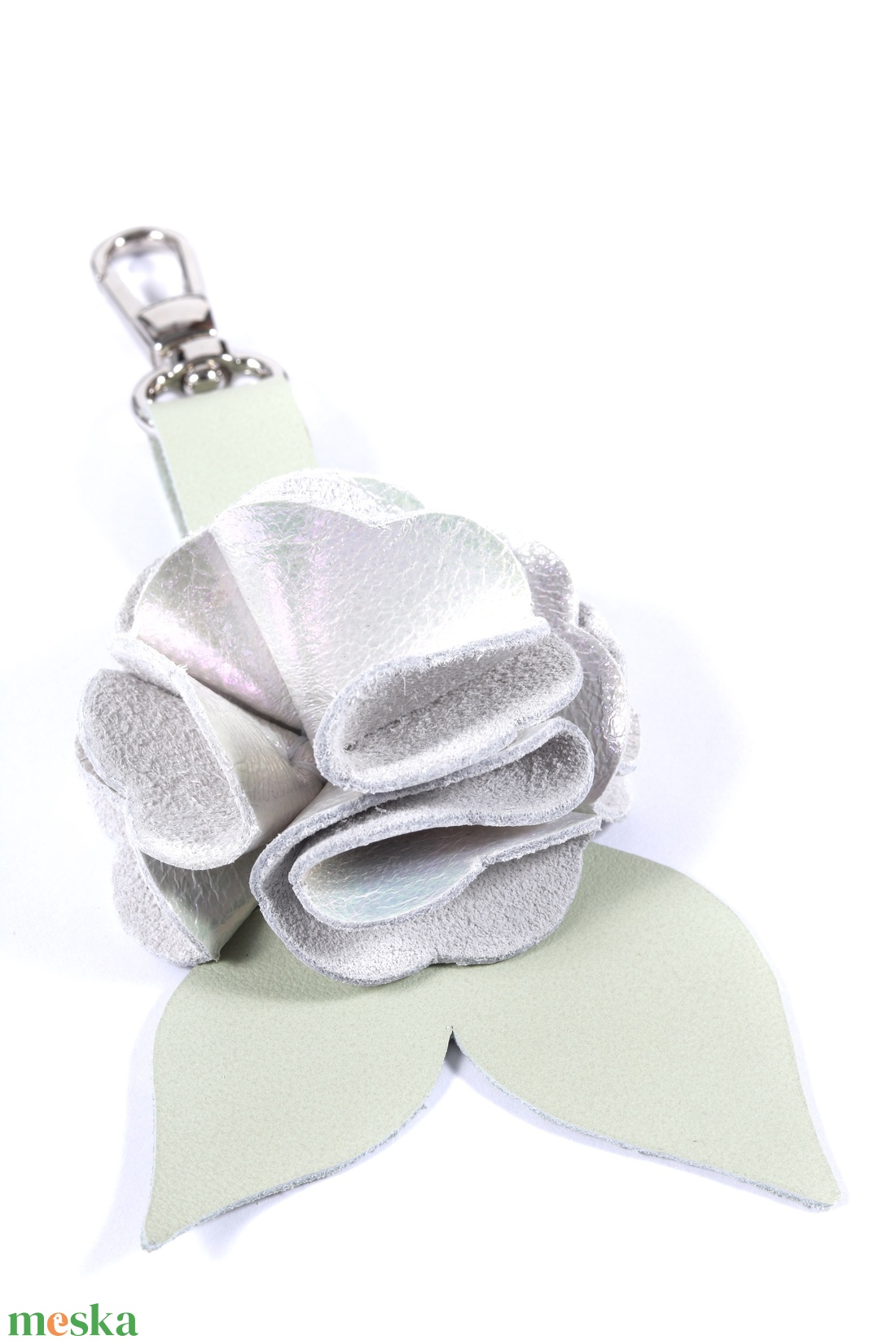 Rózsa kulcstartó bőrből (gyöngyházfényű+világos pasztell zöld) - táska & tok - kulcstartó & táskadísz - kulcstartó - Meska.hu