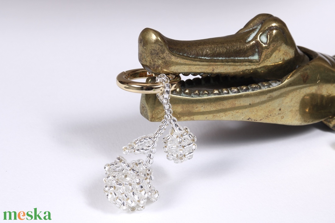 Rózsa táskadísz gyöngyből (átlátszó) - táska & tok - kulcstartó & táskadísz - táskadísz - Meska.hu