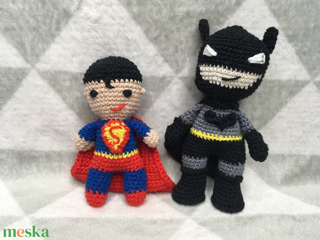 Amigurumi, horgolt szuperhős figurák, Batman/Superman - játék & sport - plüssállat & játékfigura - ember - Meska.hu