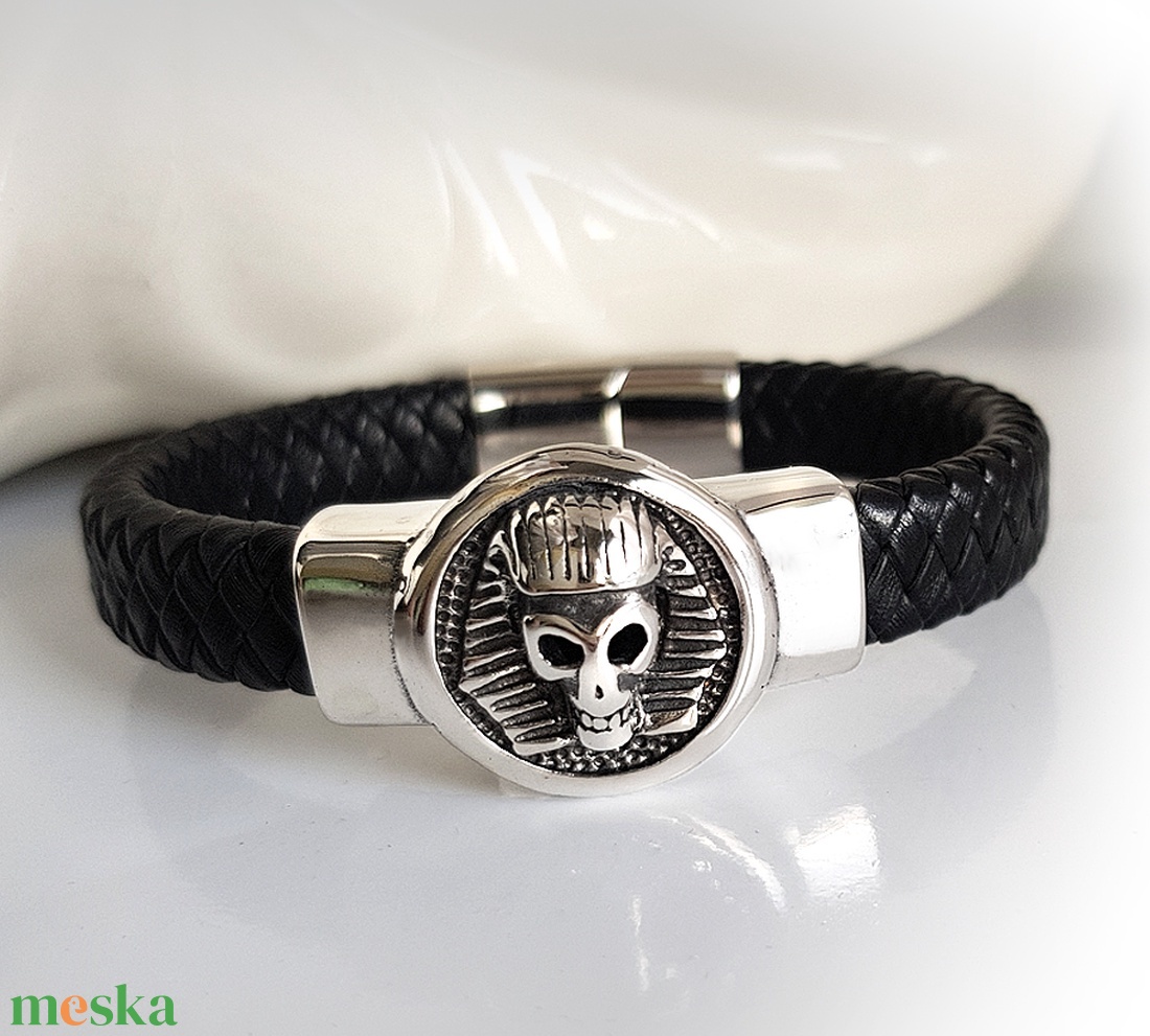 Piramis múmia skull férfi bőr karkötő - ékszer - karkötő - karkötő medállal - Meska.hu Piramis múmia skull férfi bőr karkötő - ékszer - karkötő - karkötő medállal - Meska.hu