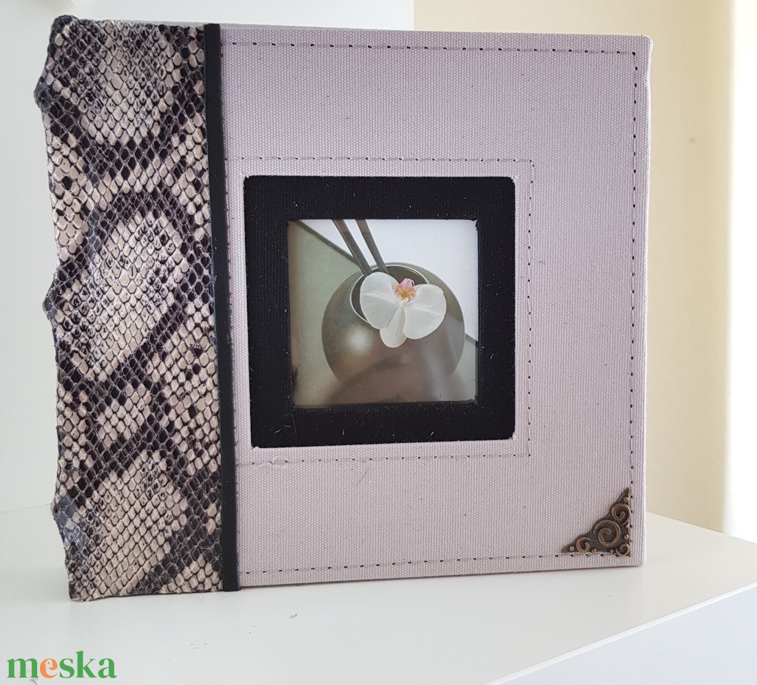 Elegáns kis méretű drapp kígyóbőrmintás fotóalbum - otthon & életmód - papír, írószer - album & fotóalbum - Meska.hu Elegáns kis méretű drapp kígyóbőrmintás fotóalbum - otthon & életmód - papír, írószer - album & fotóalbum - Meska.hu