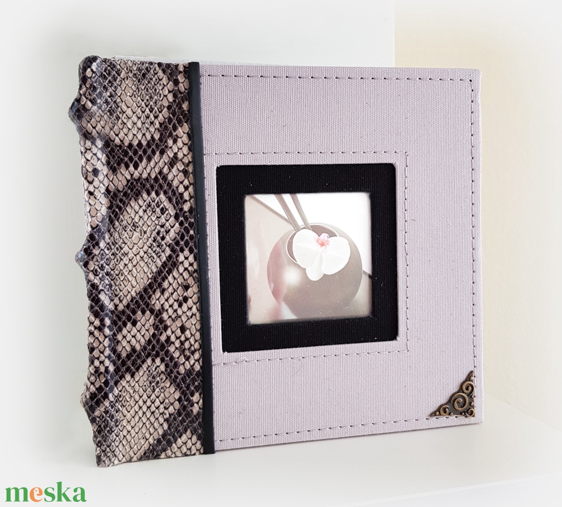 Elegáns kis méretű drapp kígyóbőrmintás fotóalbum - otthon & életmód - papír, írószer - album & fotóalbum - Meska.hu Elegáns kis méretű drapp kígyóbőrmintás fotóalbum - otthon & életmód - papír, írószer - album & fotóalbum - Meska.hu