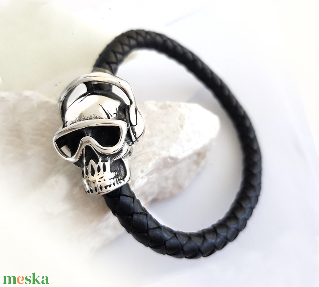 Fejhallgatós skull karkötő csuklópánt - ékszer - karkötő - karkötő medállal - Meska.hu Fejhallgatós skull karkötő csuklópánt - ékszer - karkötő - karkötő medállal - Meska.hu