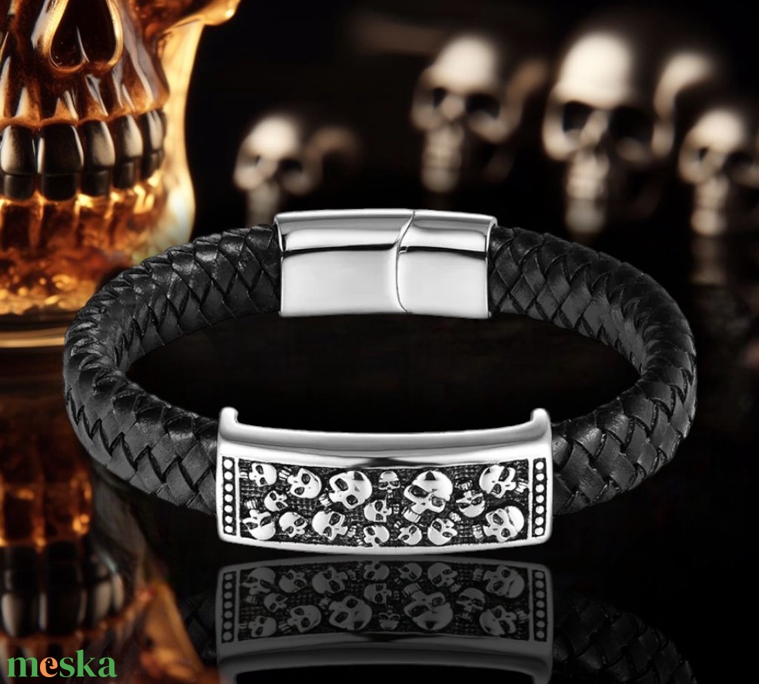 Aprókoponyás férfi bőr karkötő  - ékszer - karkötő - karkötő medállal - Meska.hu