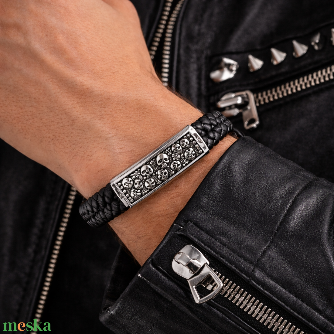 Aprókoponyás férfi bőr karkötő  - ékszer - karkötő - karkötő medállal - Meska.hu