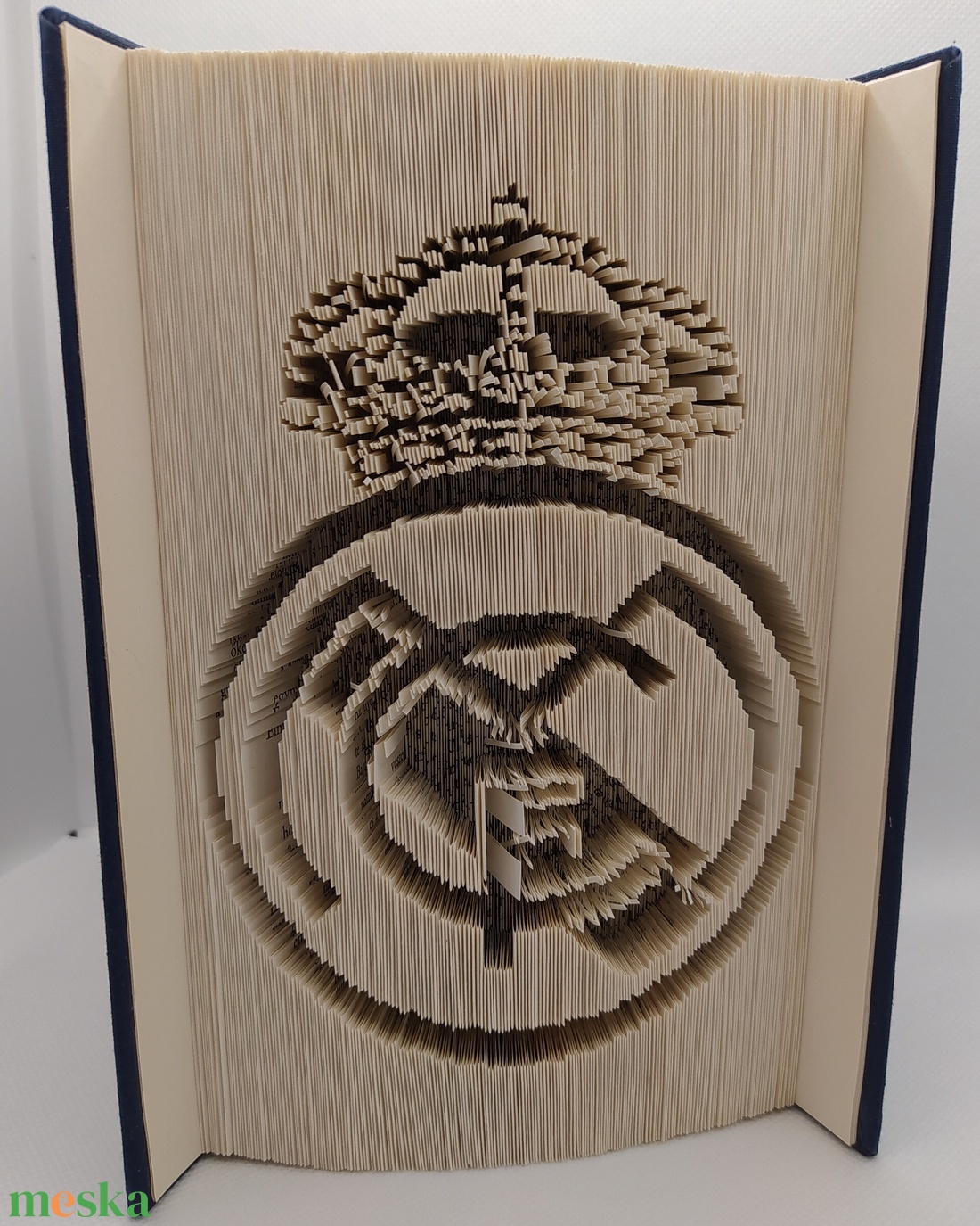 Egyedi Real Madrid lógós könyvszobor - otthon & életmód - dekoráció - asztal és polc dekoráció - könyvszobor - Meska.hu Egyedi Real Madrid lógós könyvszobor - otthon & életmód - dekoráció - asztal és polc dekoráció - könyvszobor - Meska.hu