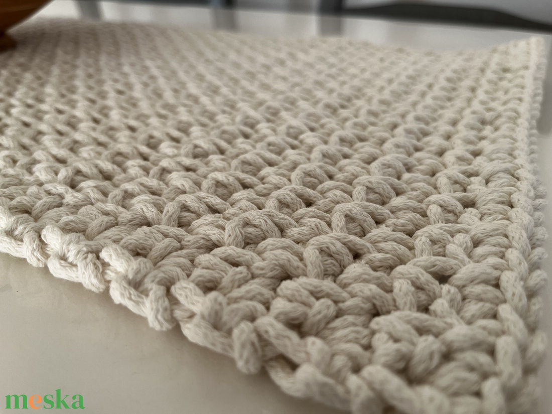 Horgolt asztali futó  - otthon & életmód - dekoráció - asztal és polc dekoráció - dekorációs tál, tartó - Meska.hu