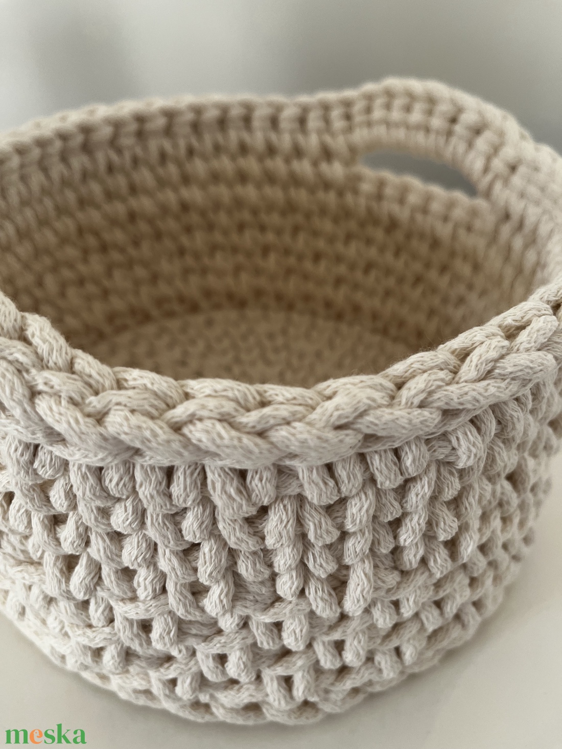 Horgolt kör alakú füles kosár - otthon & életmód - dekoráció - asztal és polc dekoráció - dekorációs tál, tartó - Meska.hu