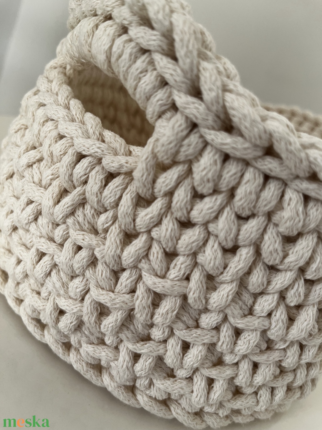 Horgolt kör alakú füles kosár - otthon & életmód - dekoráció - asztal és polc dekoráció - dekorációs tál, tartó - Meska.hu