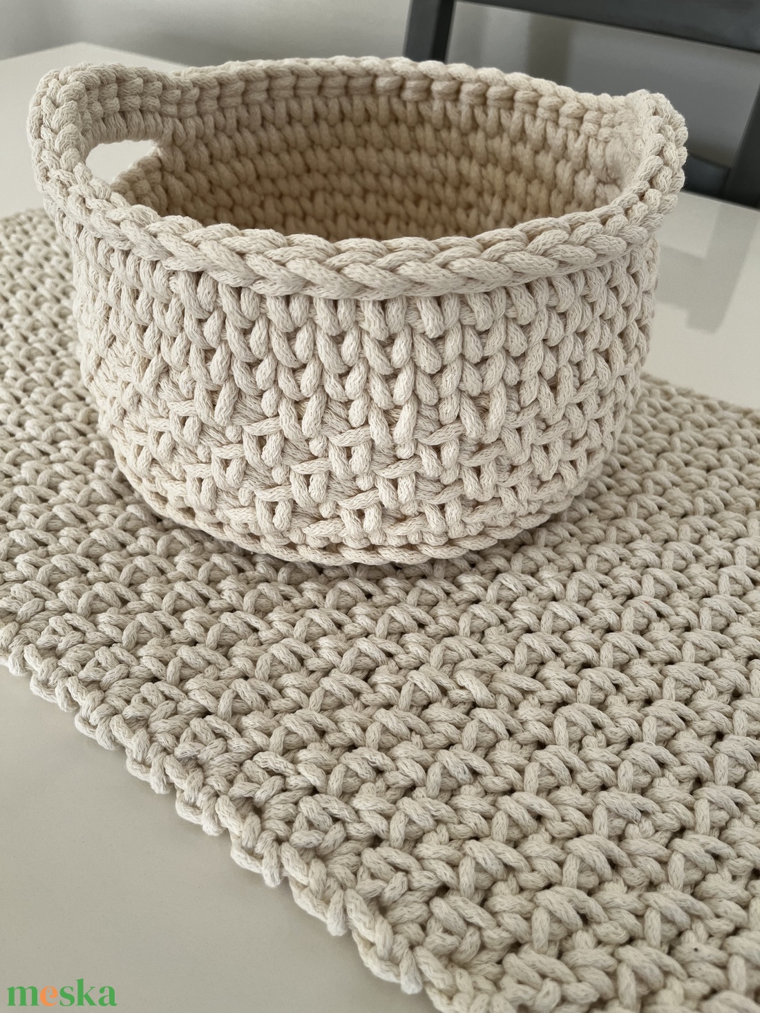 Horgolt kosár és asztali futó szett - otthon & életmód - dekoráció - asztal és polc dekoráció - dekorációs tál, tartó - Meska.hu