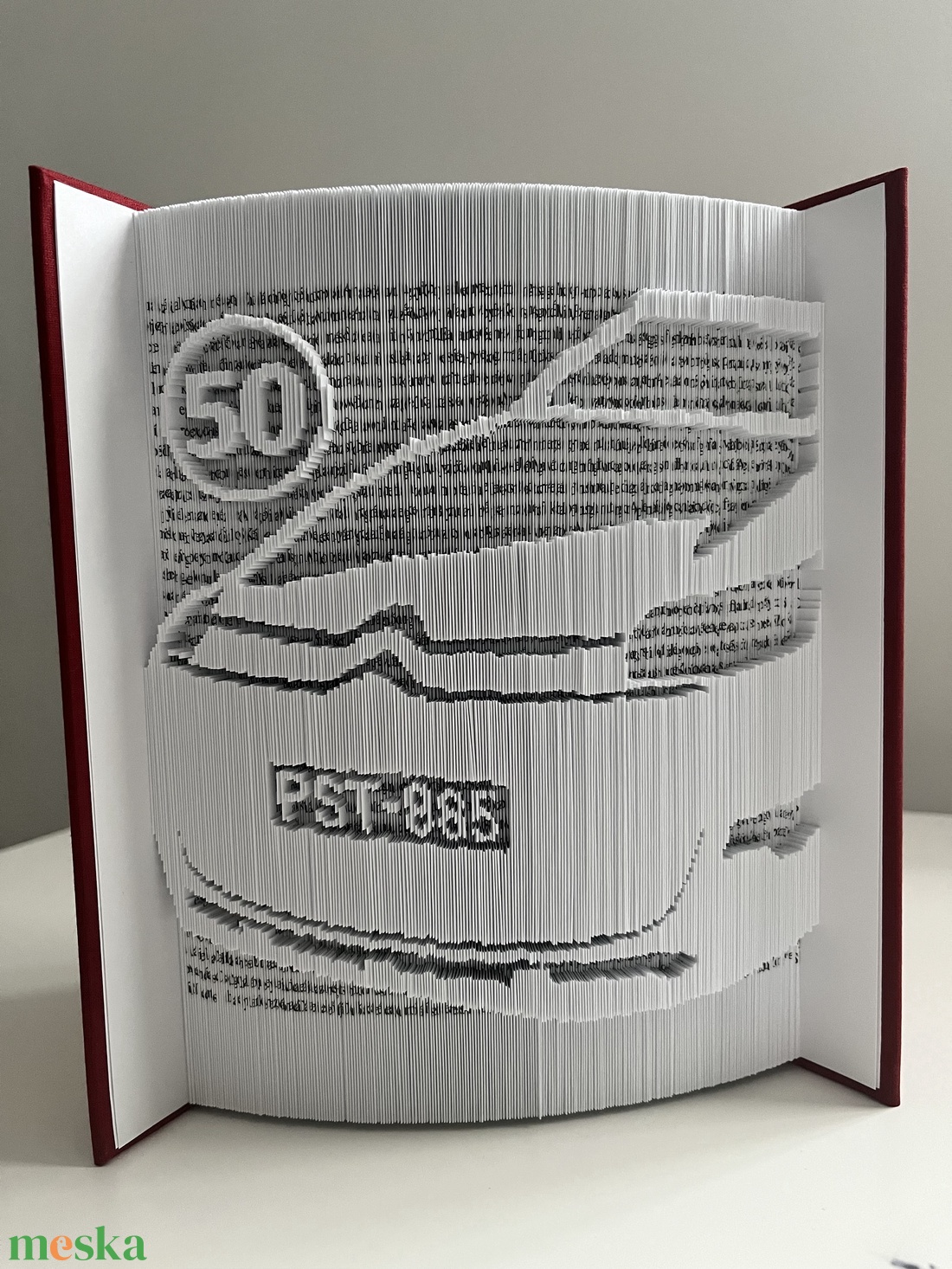 Egyedi könyvszobor születésnapra - otthon & életmód - dekoráció - asztal és polc dekoráció - könyvszobor - Meska.hu